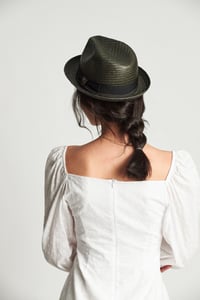 Image 5 of The Castor – Black/Gold