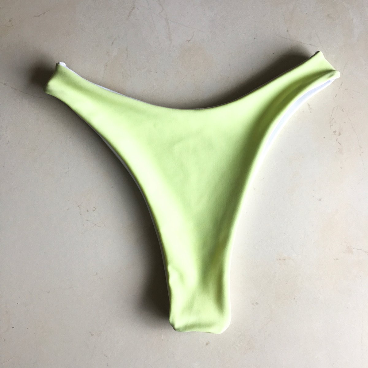 Image of HIGH TIDE THONG : SOLID CELERY X WHITE