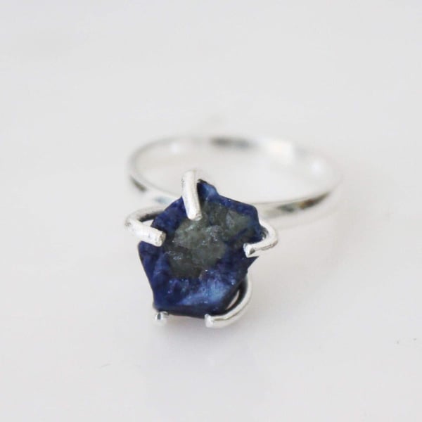 Image of Vietnam rough blue Sapphire 5 claws silver ring
