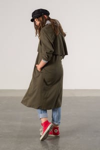 Image 3 of The Fiddler – Black