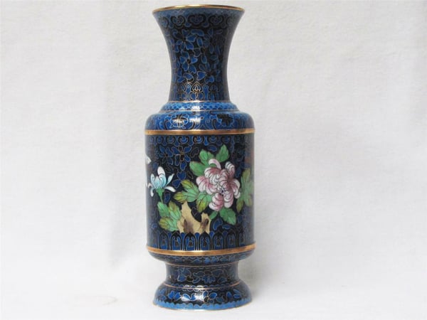 Image of LOVELY & VINTAGE LARGE BLUE CHINESE CLOISONNE FLORAL VASE