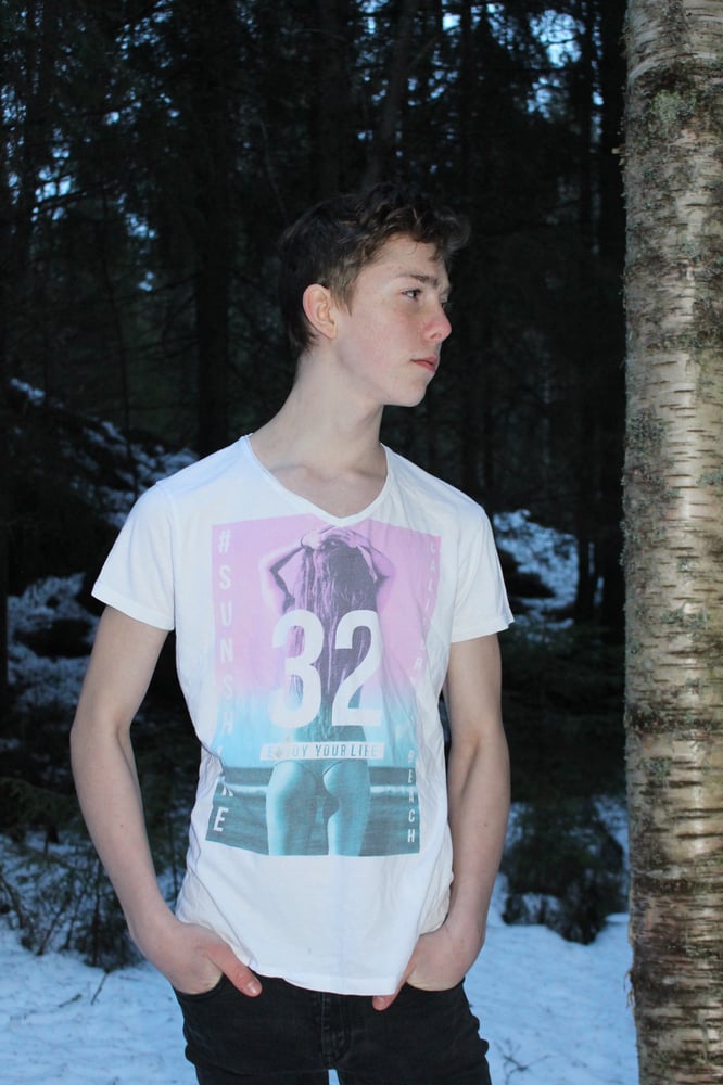 Image of LIMITED EDITION T-SHIRT 32 LOGO