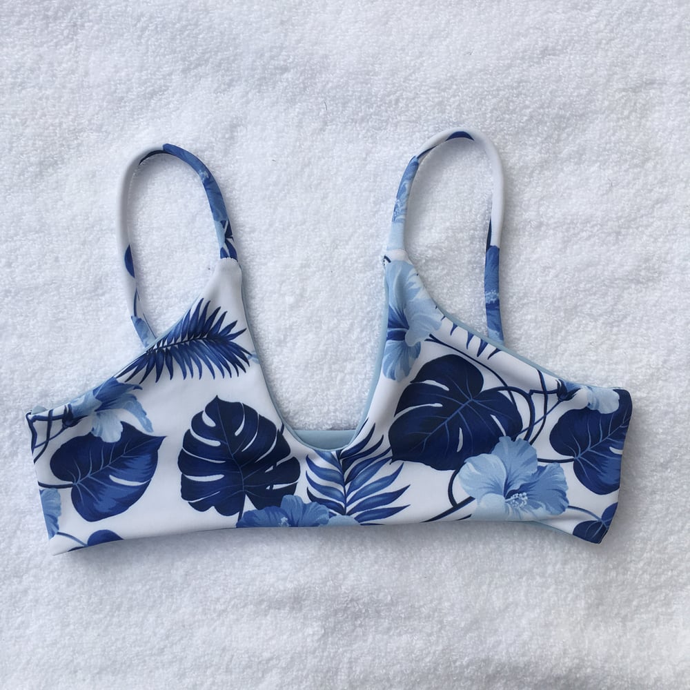 Image of ACTIVE TOP : BLUE PALM LEAVES X BABY BKUE