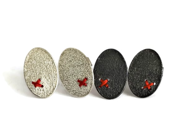 Image of Small Sewn-up earrings with one kiss