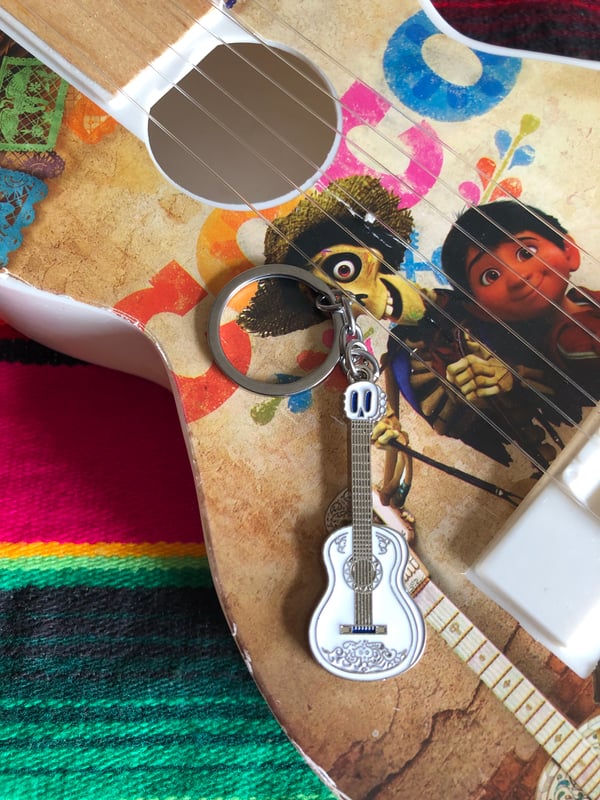 Image of Guitar Keychain 