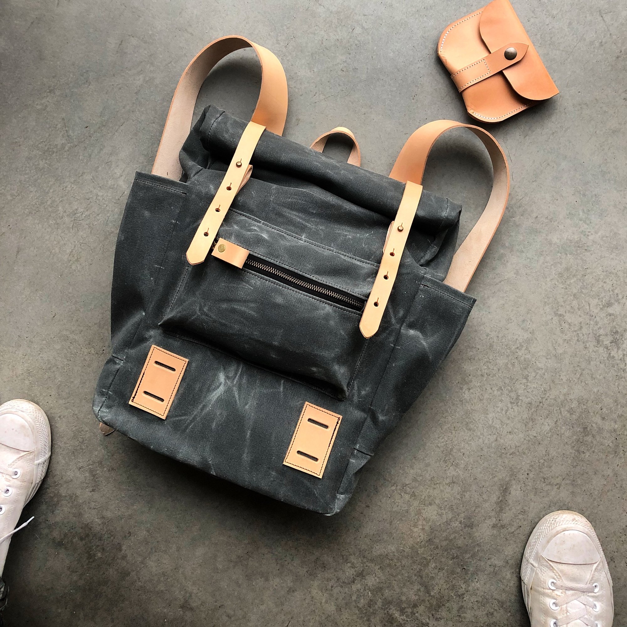 Yoga backpack in waxed canvas with zipper pocket and double yoga straps Treesizeverse