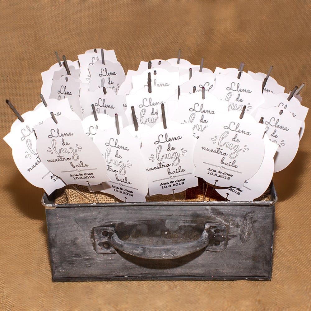 Image of Caixa bengales amb cartells / Caja de bengalas con carteles