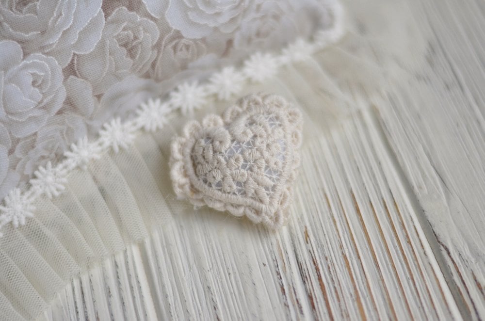 Image of Pearls / lace  mini heart