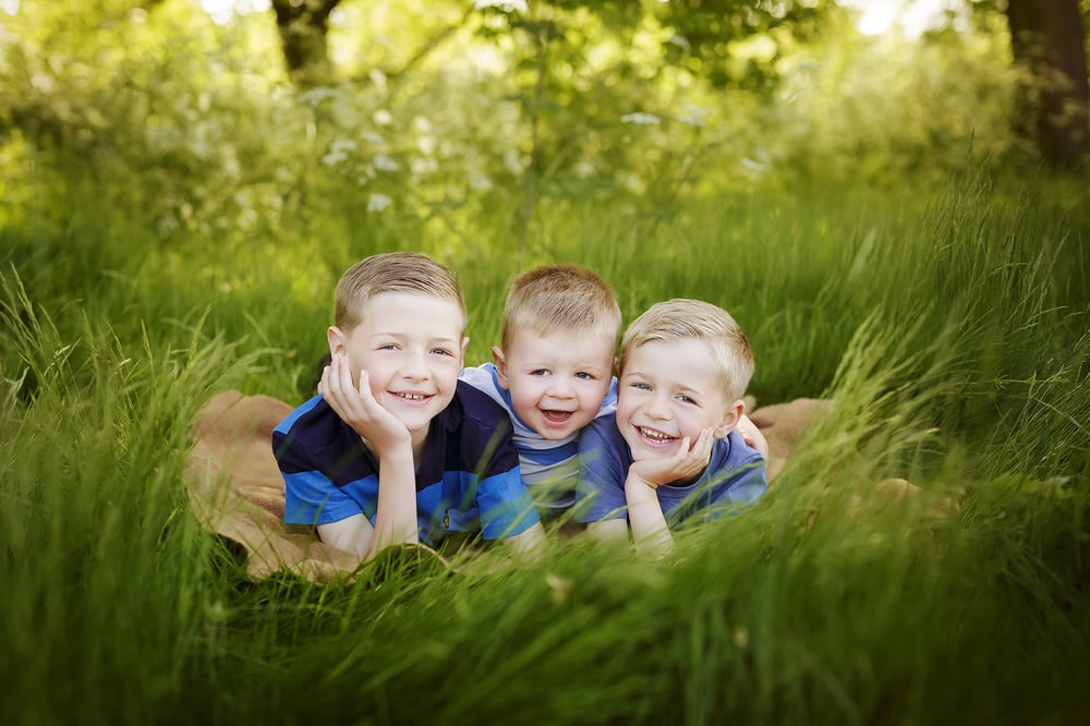 Image of OUTDOOR FAMILY SESSION 