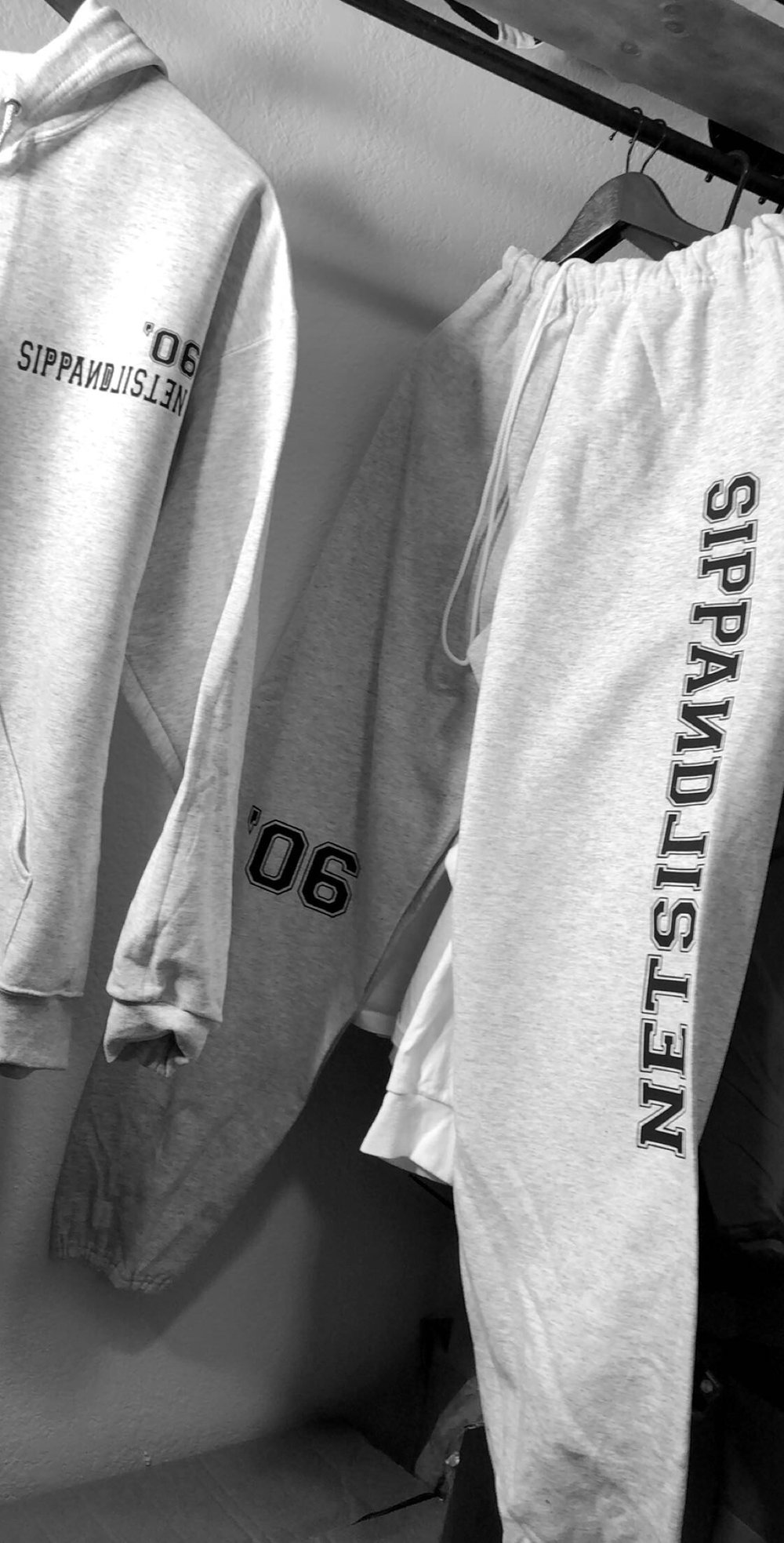 SIPPANDLISTEN VARSITY SWEATS 01