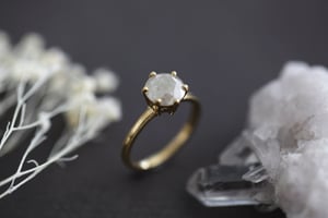 Image of 18ct Gold, Brilliant cut grey diamond ring LON98