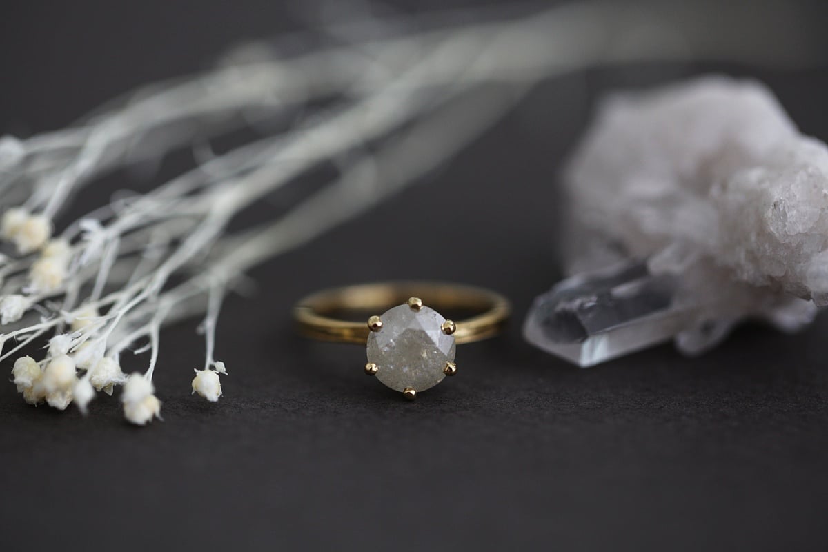 Image of 18ct Gold, Brilliant cut grey diamond ring LON98