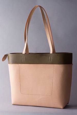 Be Tote<br>Olive Harness and Natural with Zipper