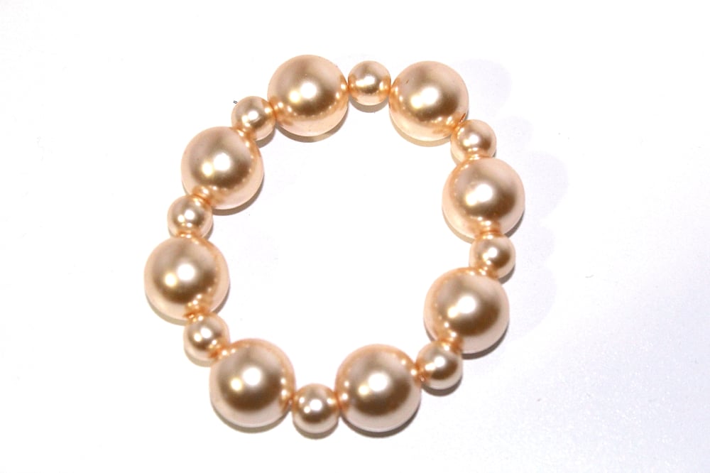Image of Peach Pearl bracelet