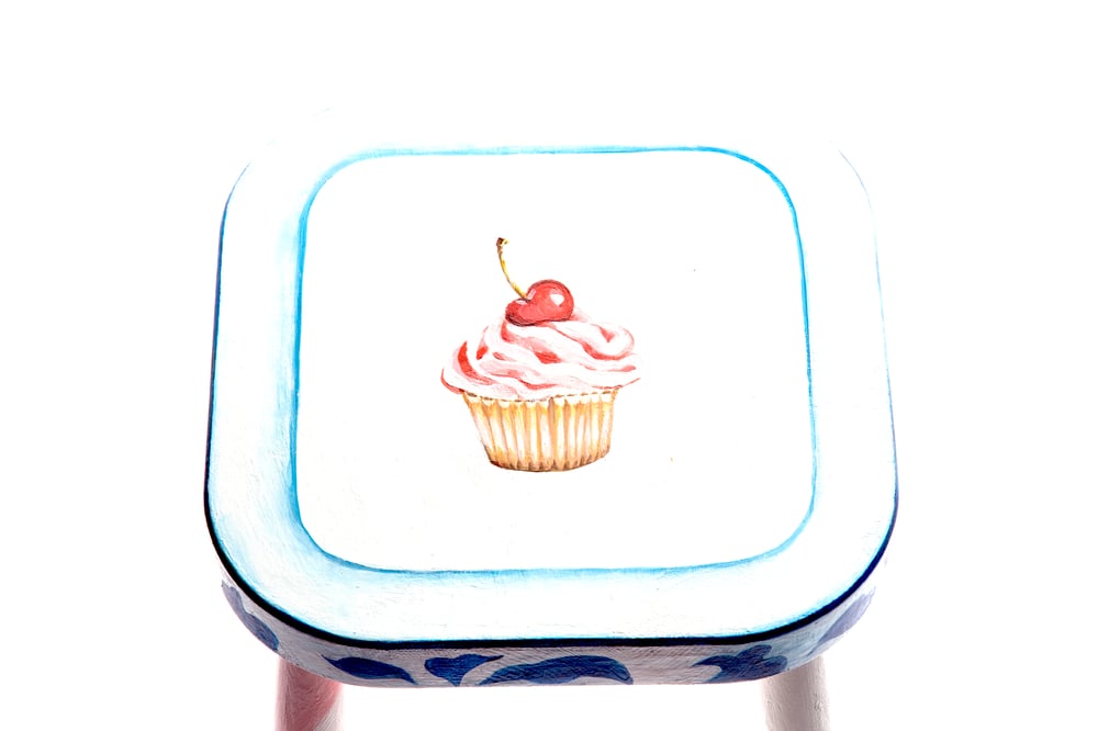 Image of Cupcake on Flow Blue 