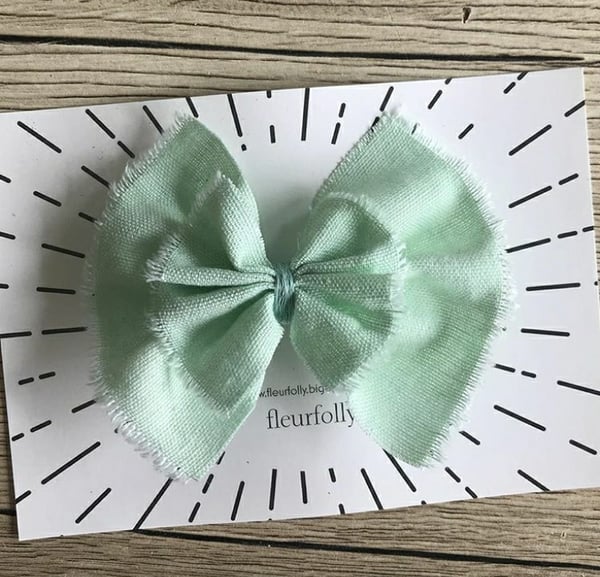 Image of Pastel green bow