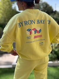 Image 2 of Sweat shirt crew Byron bay yellow