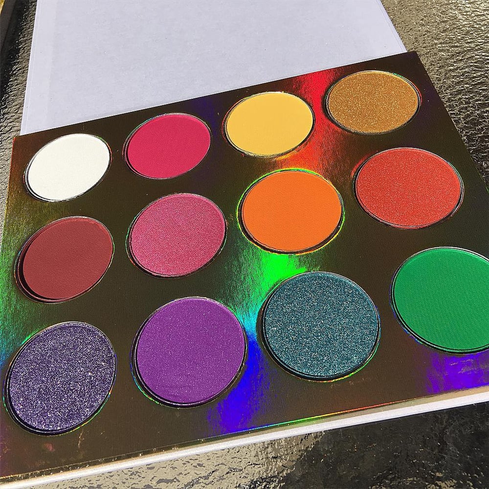 Image of NEW POWERFUL BABE EYESHADOW PALETTE