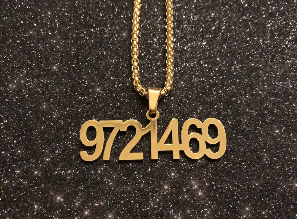 Image of Gold 9721469™️ Piece n’ Chain