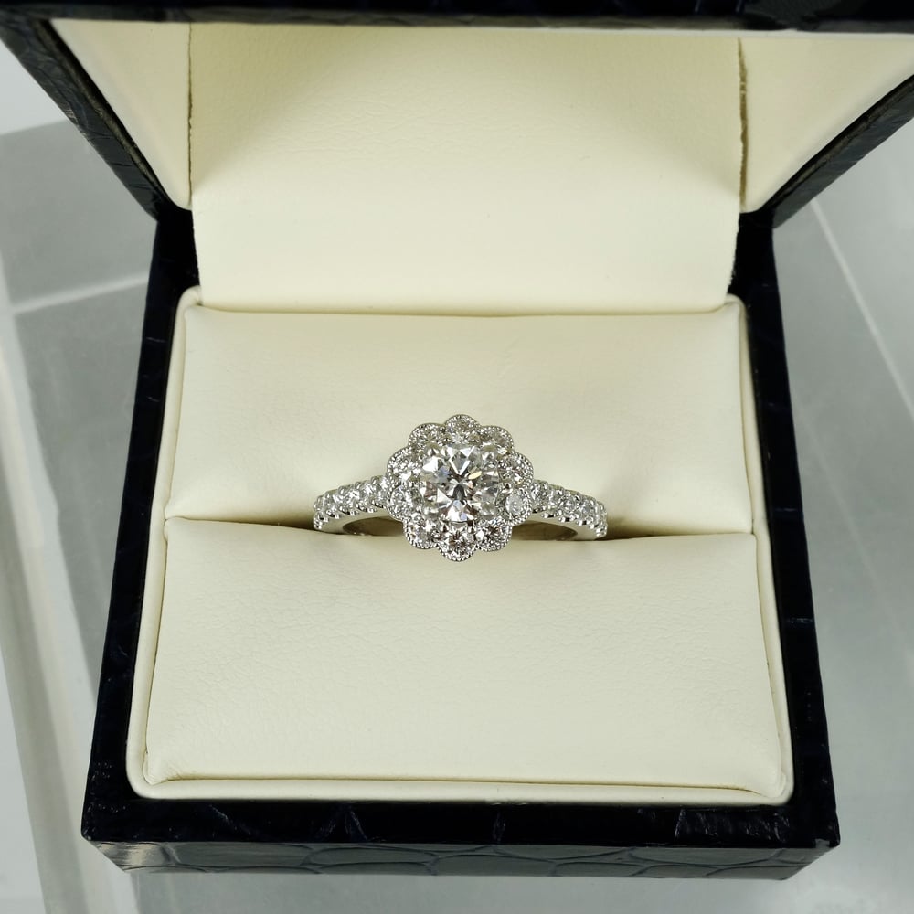 Image of PJ5687 - Diamond floral cluster ring 
