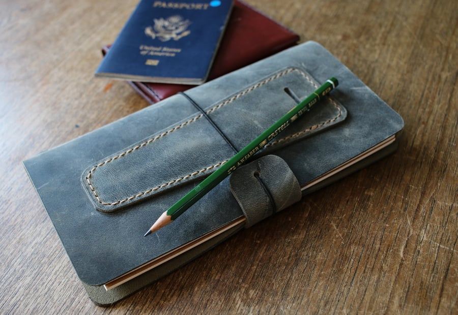 Image of Traveler's Notebook with Pen(cil) slot