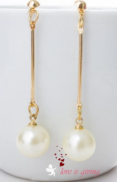 Image of Pearl drop earrings