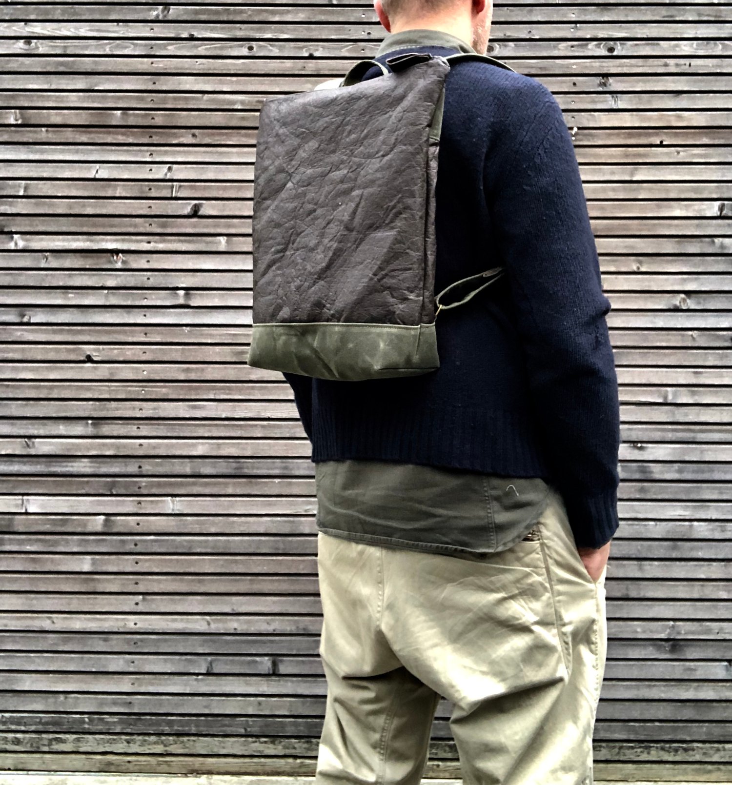 Vegan backpack in Piñatex™ and waxed canvas medium size
