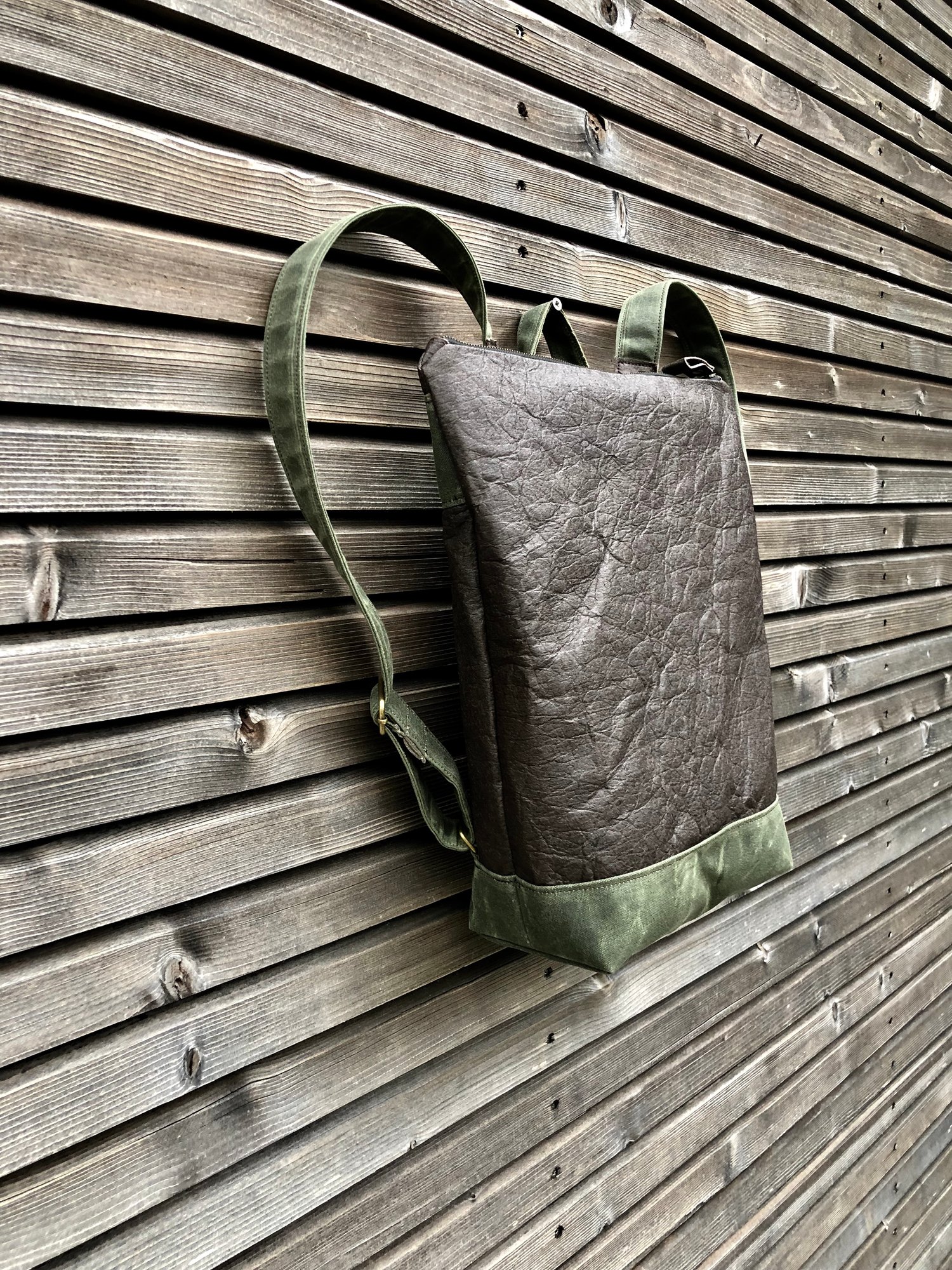 Image of Vegan backpack in Piñatex™ and waxed canvas medium size