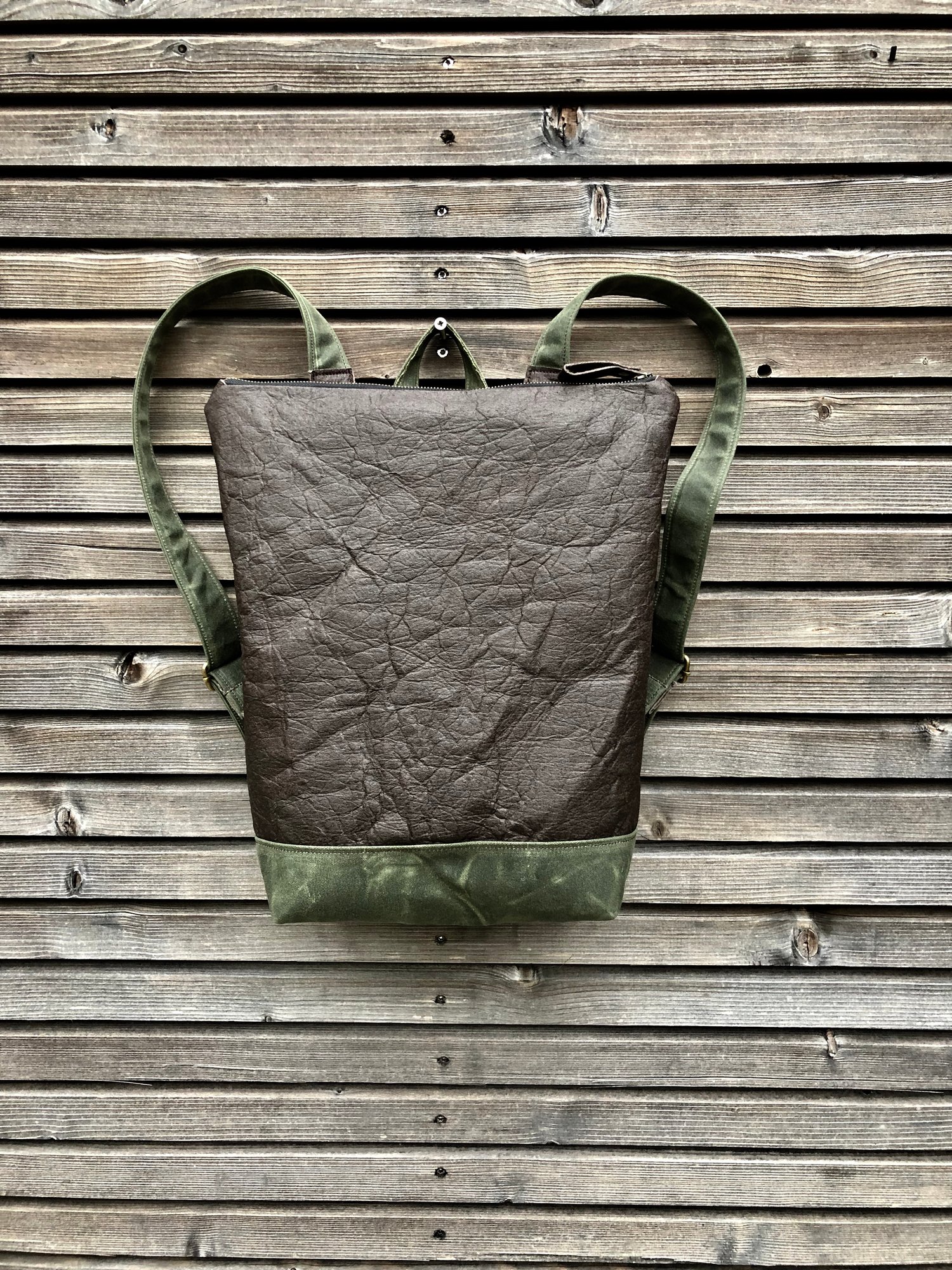 Image of Vegan backpack in Piñatex™ and waxed canvas medium size
