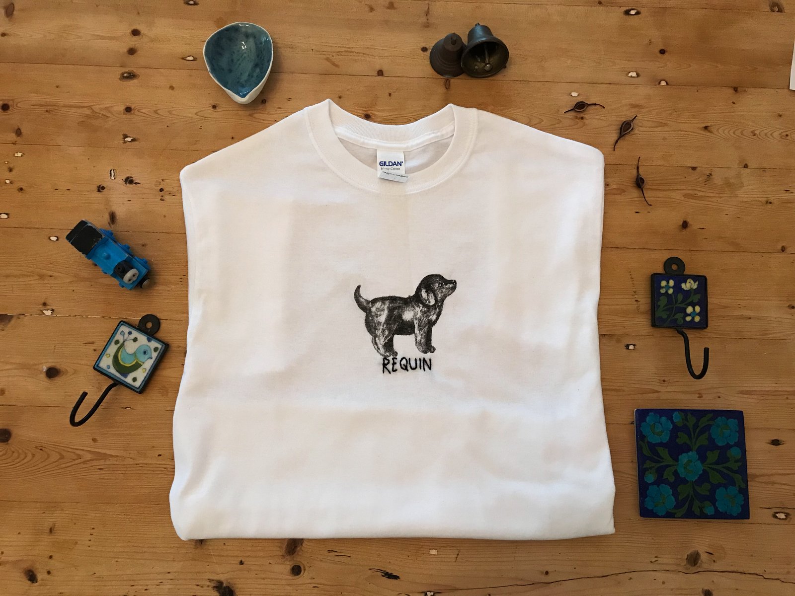 tee shirt requin