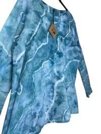 Image 6 of 1XL Ladies Long-Sleeve Stretch Tee in Seaside Geode Ice Dye