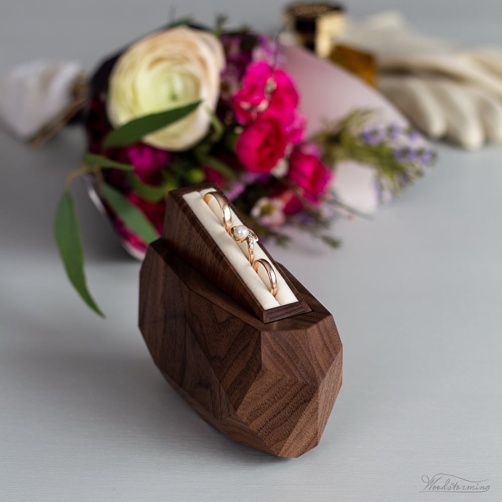 Image of Faceted ring box - wedding ring bearer box