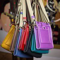 Image 1 of Bandolera mediana amarilla