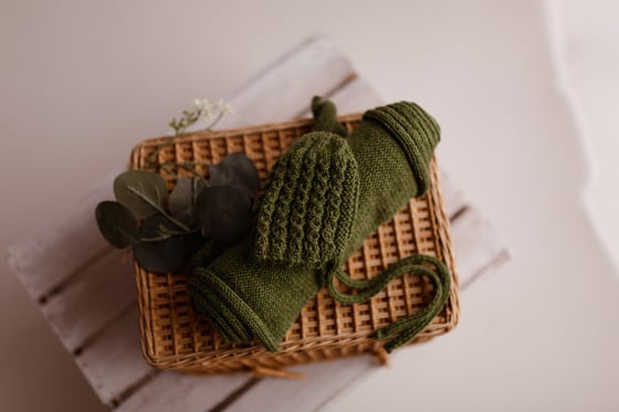 Image of Knit wrap with hat - mos green