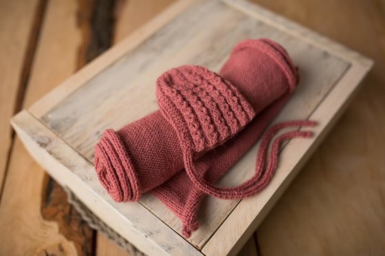 Image of Knit wrap with hat - antique pink