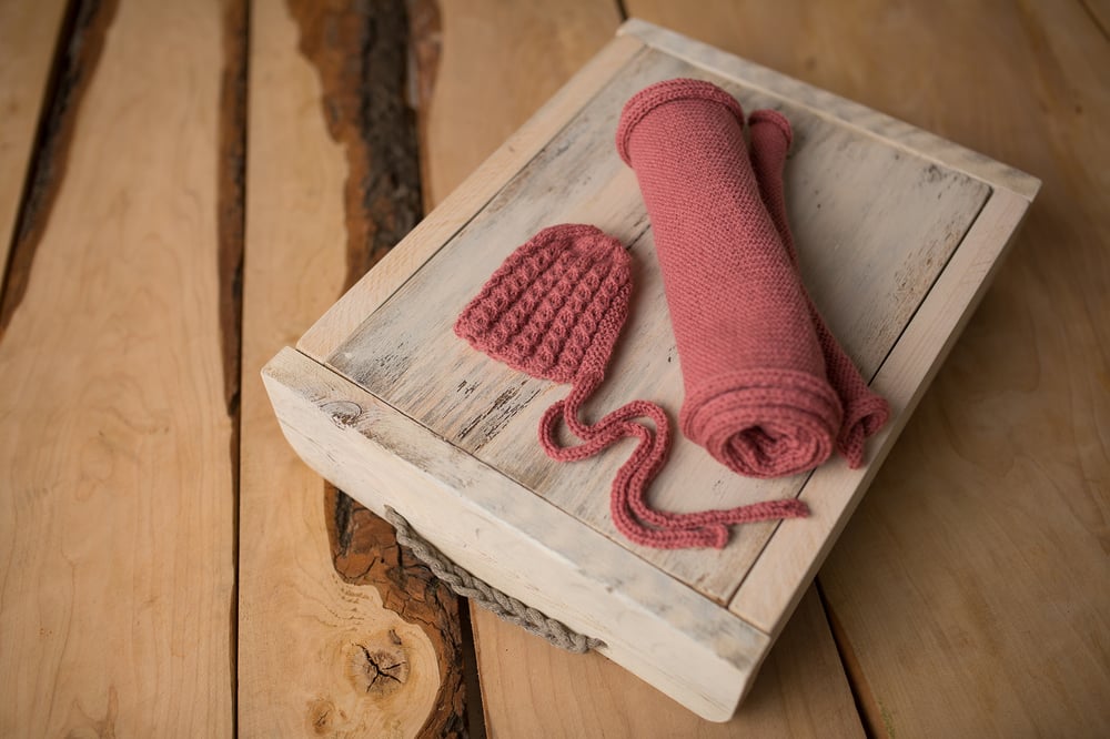 Image of Knit wrap with hat - antique pink