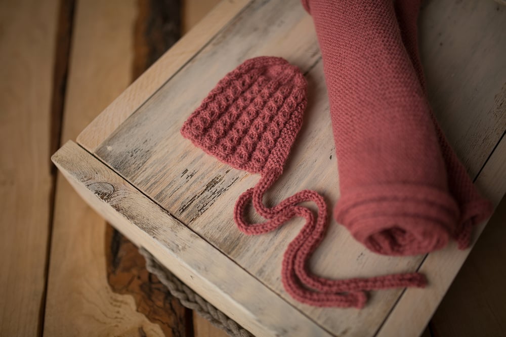 Image of Knit wrap with hat - antique pink