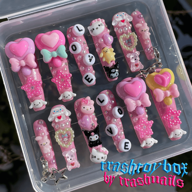 "Sanrio Love" 🎀 Medium