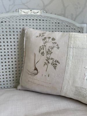 Image of Cowparsley cushion 