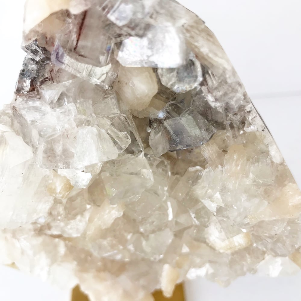 Image of Apophyllite/Stilbite no.05 Pisces Collection Brass Pairing