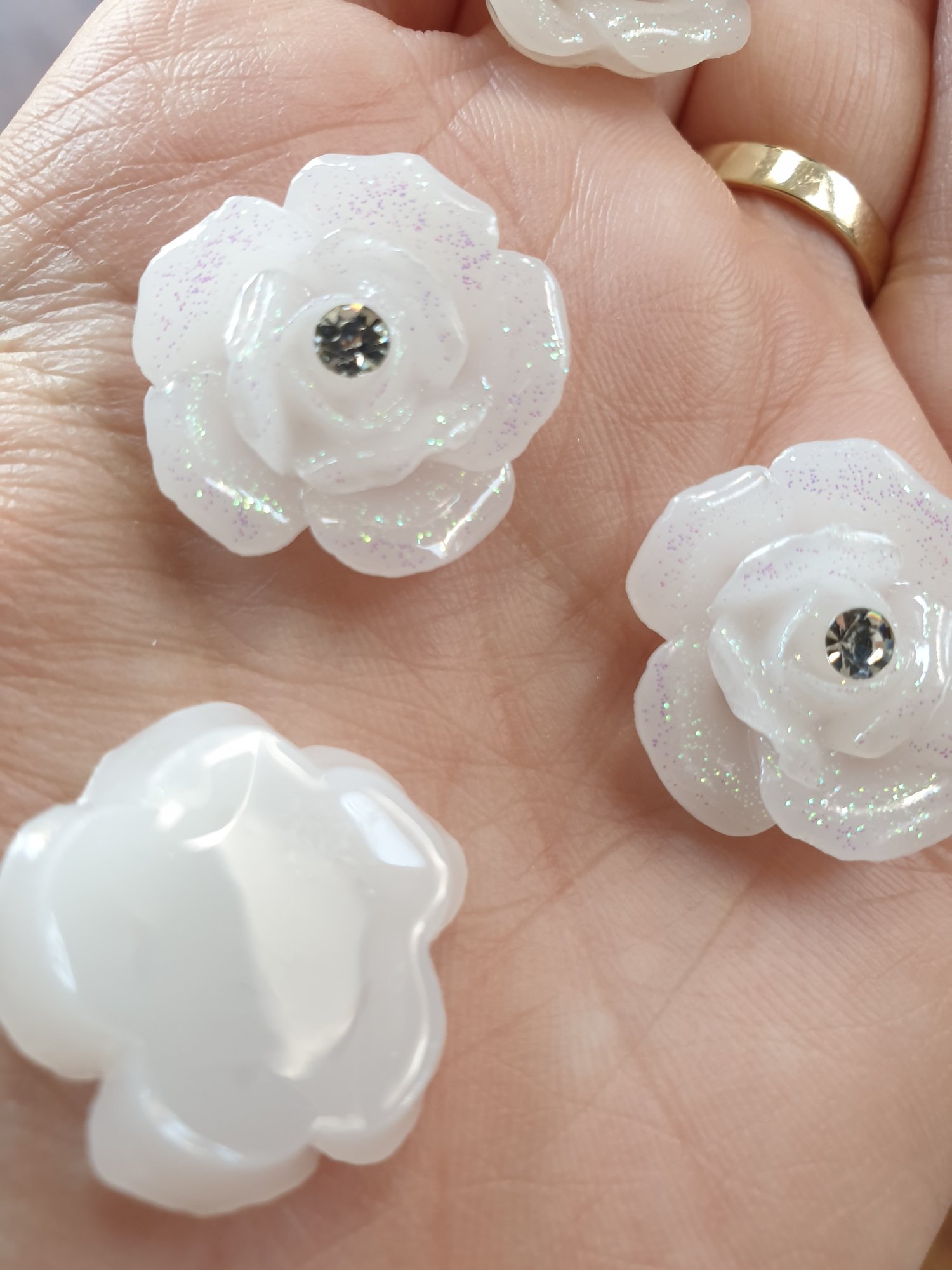 Image of White super sparkly roses with diamantes x 10