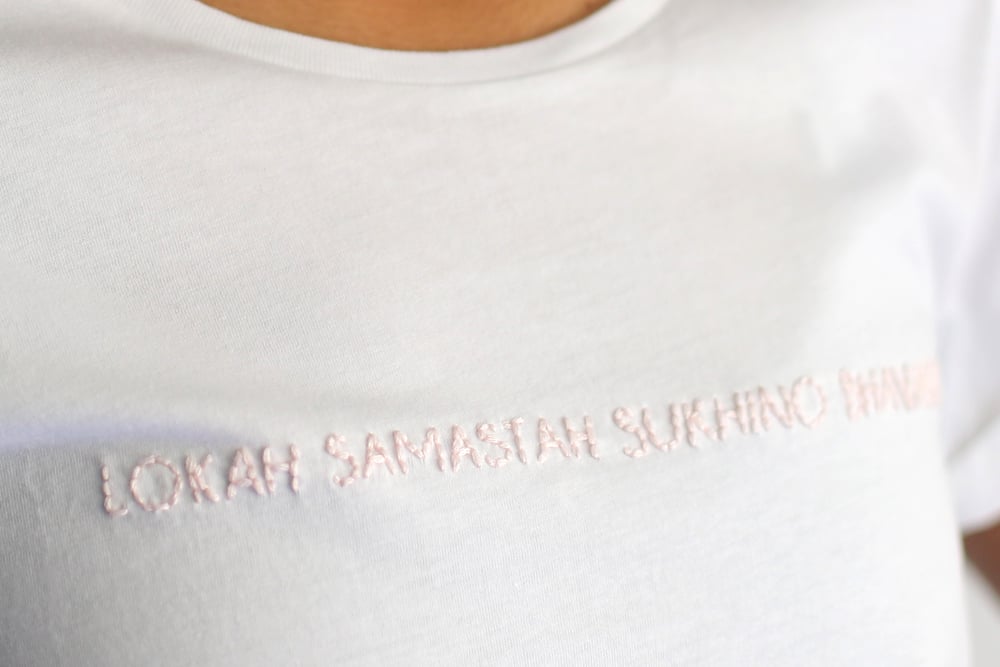 Image of LOKAH SAMASTAH SUKHINO BHAVANTU – pale pink – t-shirt w/ rolled-up sleeves