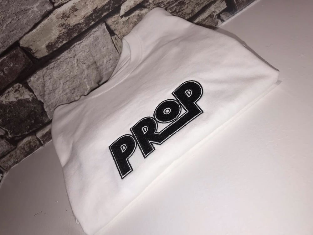 Image of 001. PROP WHITE