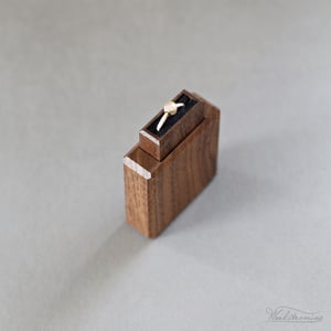 Image of Slim engagement ring box with purple pull tab