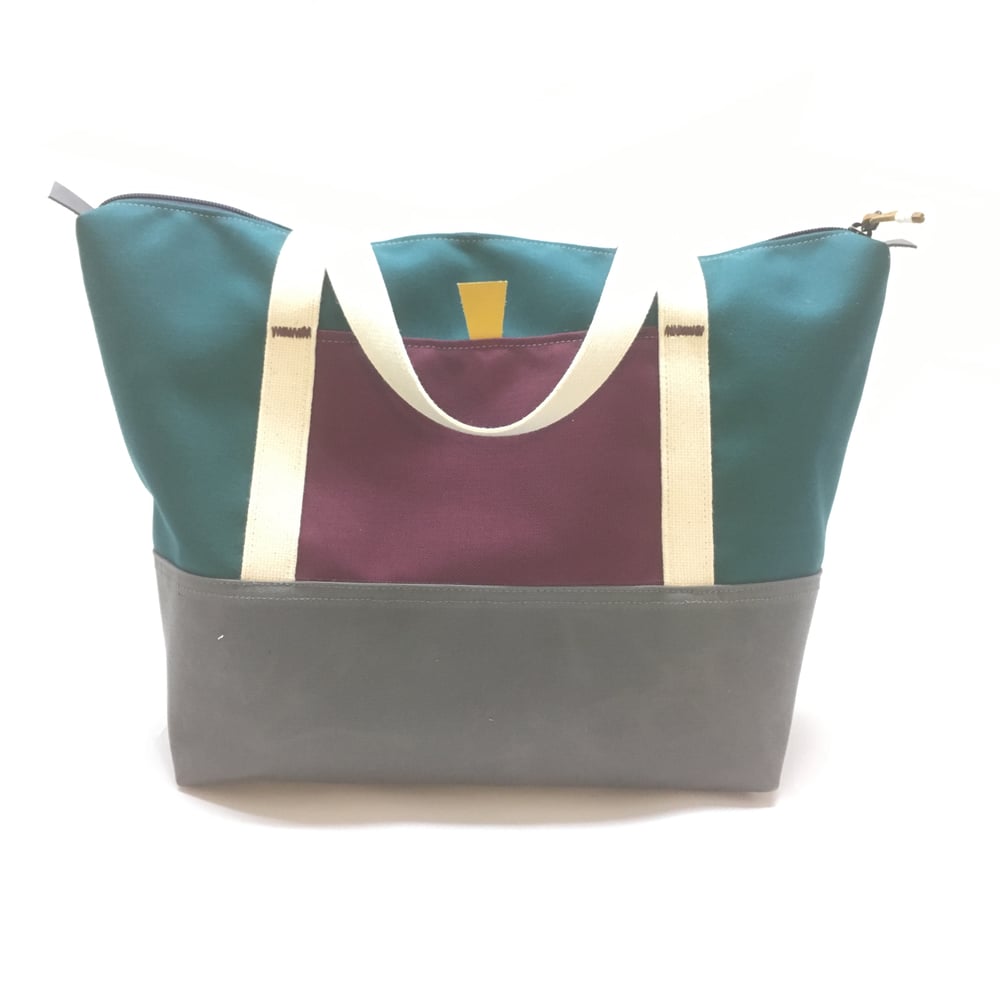 Image of round up tote 