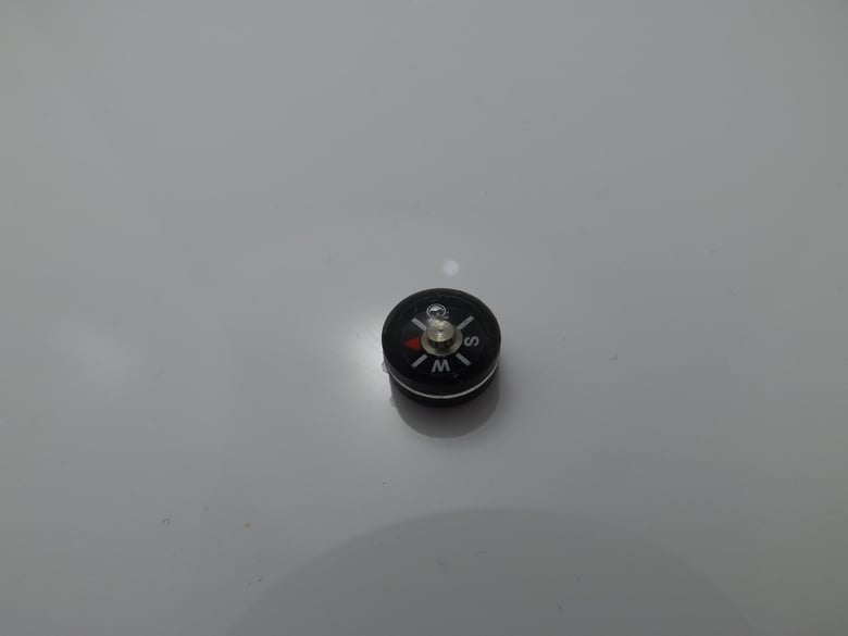 Image of 10mm Sere Button Compass