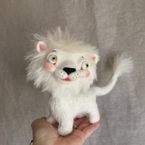 Image of Casper the White Lion