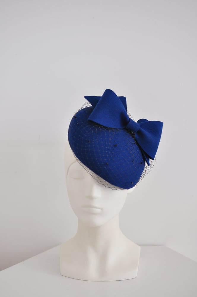 Image of beret with folded bow