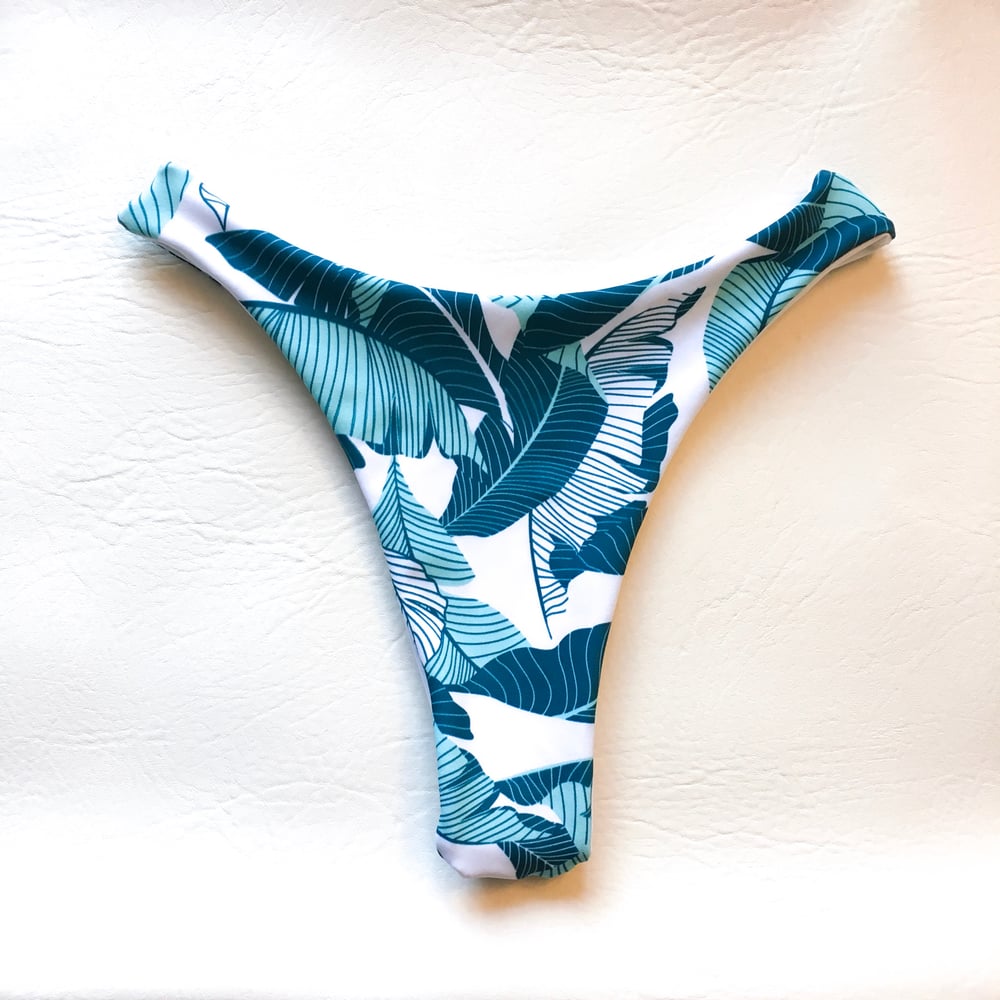 Image of HIGH TIDE THONG : BLUEWATER PALM X WHITE
