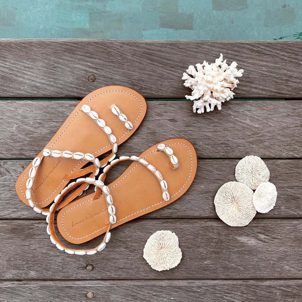 Image of The Seashell Sandals - Natural Gold